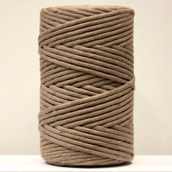 Hilo de algodón peinado para macramé color marrón