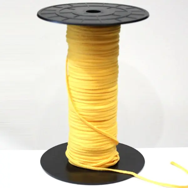 Goma sanitaria suave para mascarillas en color amarillo. Ancho 3mm.