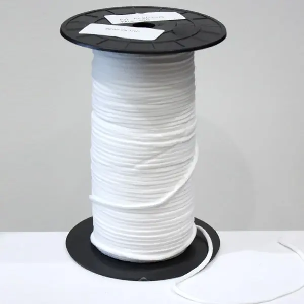 Goma sanitaria suave para mascarillas en color blanco. Ancho 3mm.