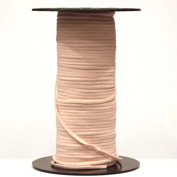 Goma sanitaria suave para mascarillas en color rosa palo. Ancho 3mm.