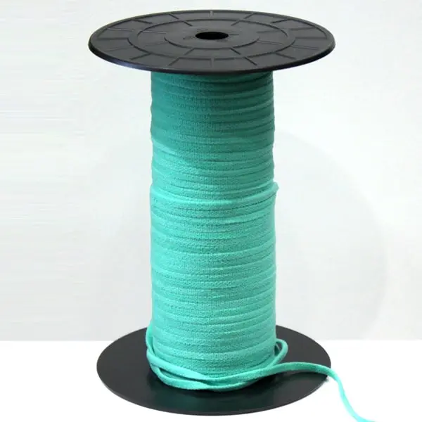 Goma sanitaria suave para mascarillas en color verde. Ancho 3mm.