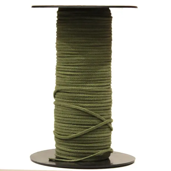 Goma sanitaria suave para mascarillas en color verde caqui. Ancho 3mm.