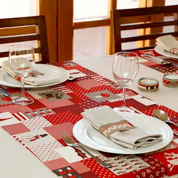 Camino de mesa para decorar tu mesa en Navidad. Medida: 135x50 cm