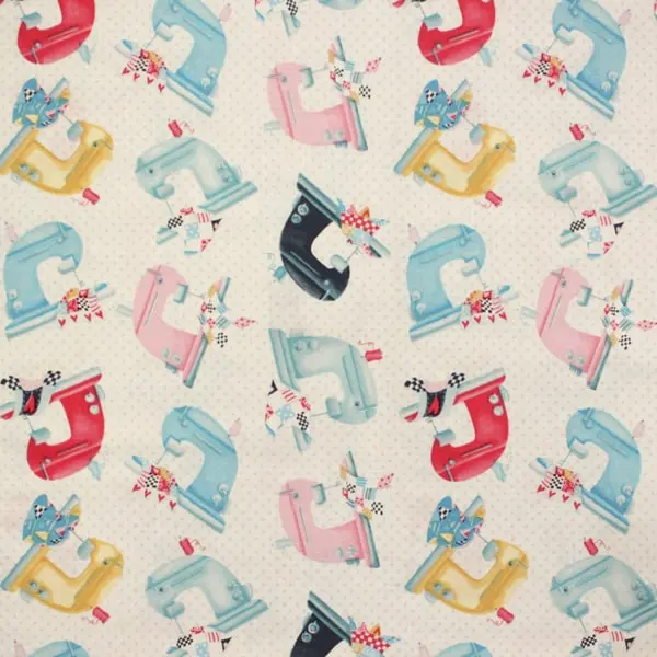 Tela estampada con máquinas de coser de diferentes colores