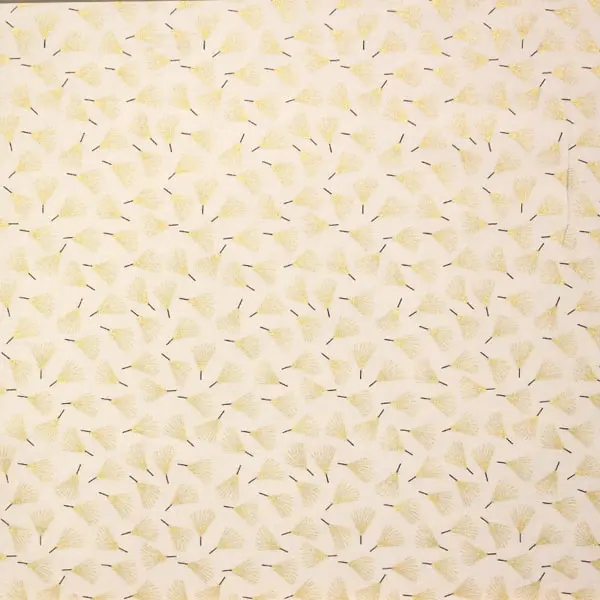 Tela de Navidad fondo blanco estampada con plumas doradas