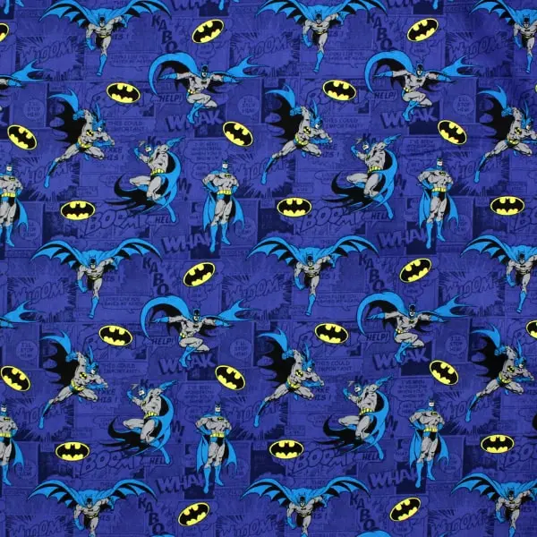 Imágenes de Batman y su logo sobre comic tintado en azul