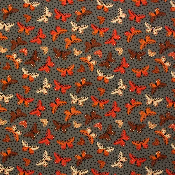 Fondo gris con topos negros y mariposas en colores tierra