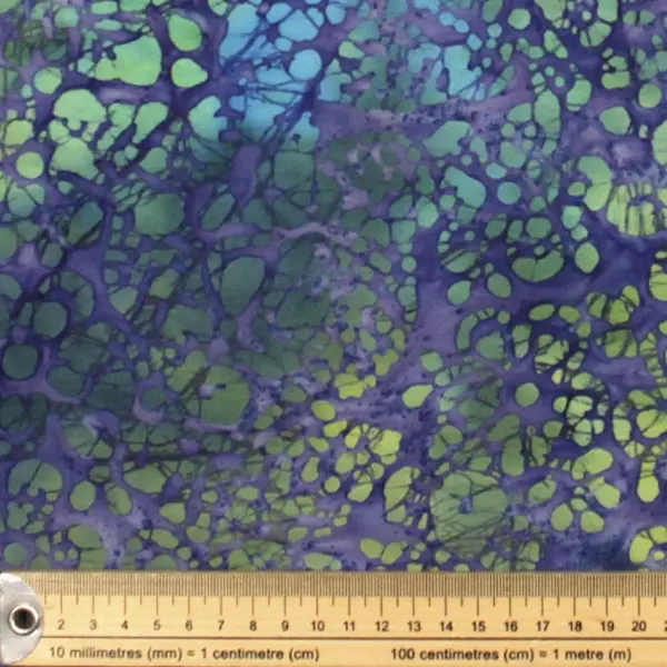 Azul Colores, Batik de base color azul estampada con colores lilas y amarillos — vista 2