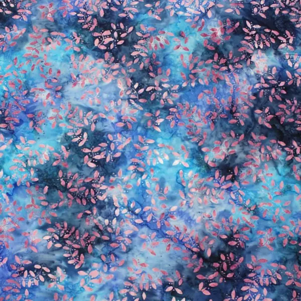 Bali Tropical Azul, Batik con fondo en tonos azules estampada con hojas en color rosa. — vista 1