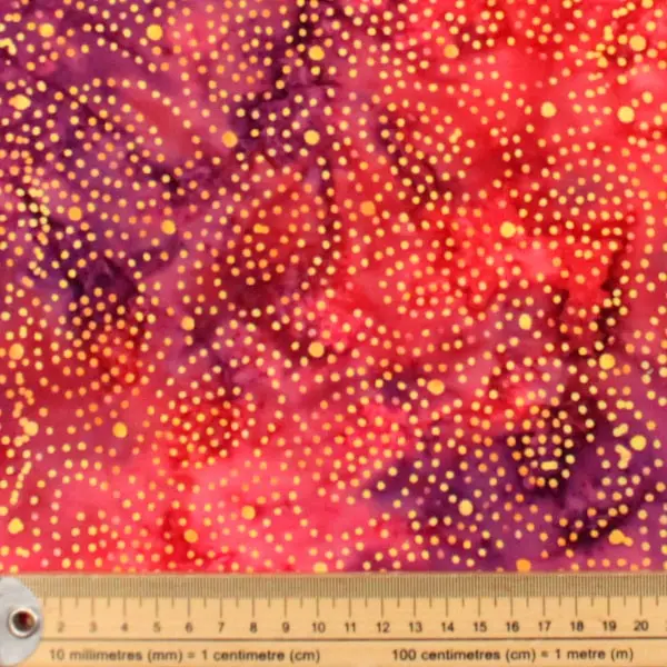 Bali Tropical Naranja, Batik en tonos naranjas y lilas estampada con topitos en color amarillo. — vista 2