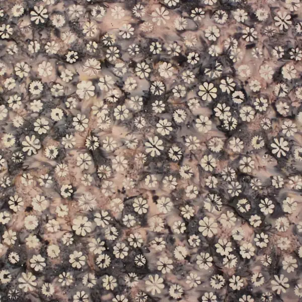 Florecitas Taupe, Batik con fondo en tonos gris y marrón estampada con flores en color beige. — vista 1