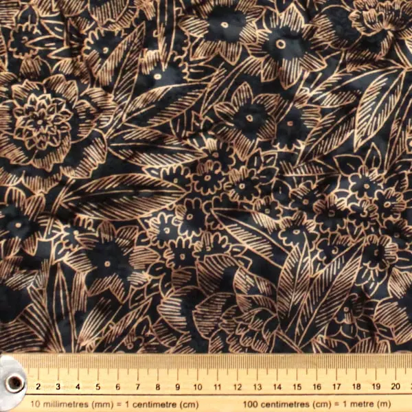 Flores Marrón, Batik con fondo negro estampada con flores en tonos marrón. — vista 2