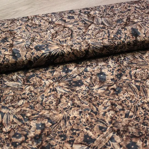 Flores Marrón, Batik con fondo negro estampada con flores en tonos marrón. — vista 3