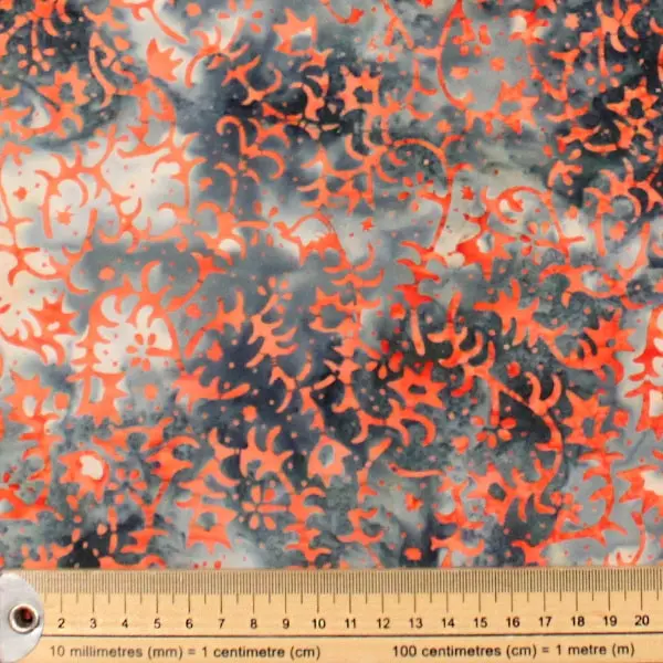 Flores Naranja, Batik con fondo en tonos grises estampada con filigranas en naranja. — vista 2