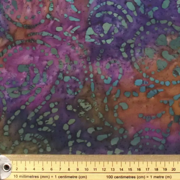 Lila Colores, Batik de base color lila estampada con colores azules y mostaza — vista 2