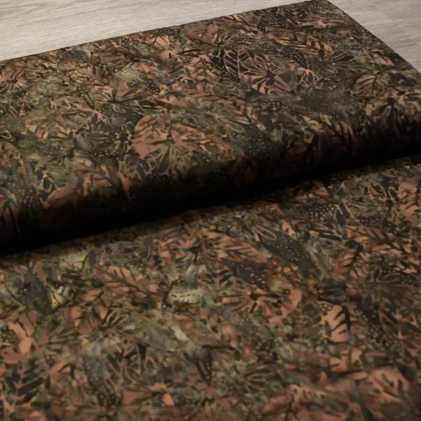 Hojas Marrón, Batik de Marcus Fabrics con estampado de hojas marrones — vista 3