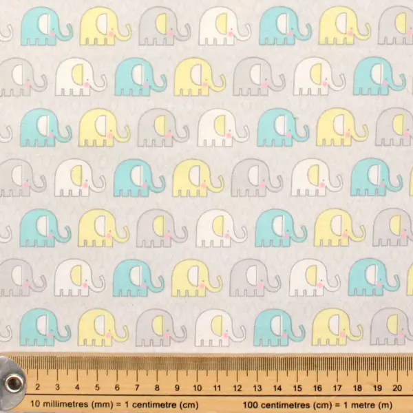 Elefantes Pastel, Tela fondo gris perla con dulces elefantes en colores pastel — vista 2