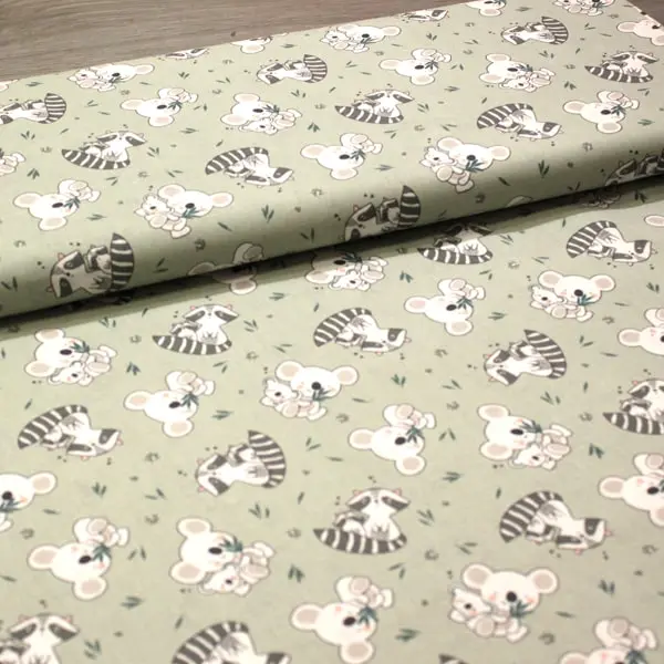 Koala y Mapache, Preciosa tela infantil de color verde menta con koalas y mapaches — vista 3