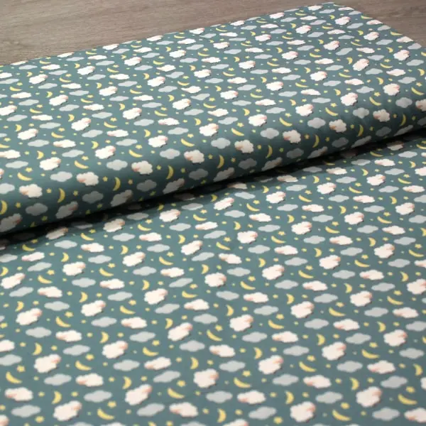 Ovejas y Lunas, dulce tela infantil de color verde mar con ovejas, nubes y lunas. — vista 3