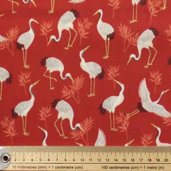 Michiko Cranes, Tela japonesa fondo rojo estampada con dibujos de garzas de Michiko — vista 2