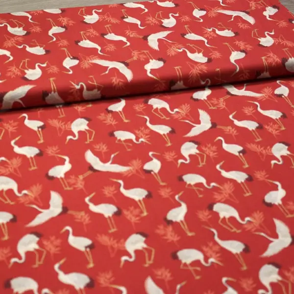 Michiko Cranes, Tela japonesa fondo rojo estampada con dibujos de garzas de Michiko — vista 3