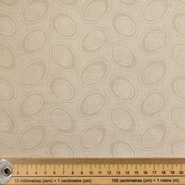 Aboriginal Silver, Tela Kaffe Fassett de la colección Aboriginal Dots -Ref PWGP071-SILVER — vista 2