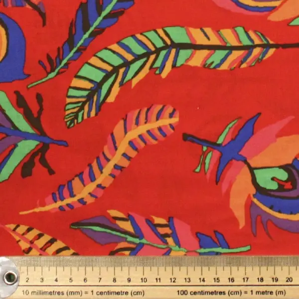 Estampado de pájaros tela algodón patchwork Kaffe Fassett Tickle Red 110cm - Detalle de la textura y escala de medida