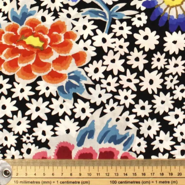 Tela de algodón Kaffe Fassett Charlotte Contr con lunares y flores de 110cm - Detalle de la textura y escala de medida