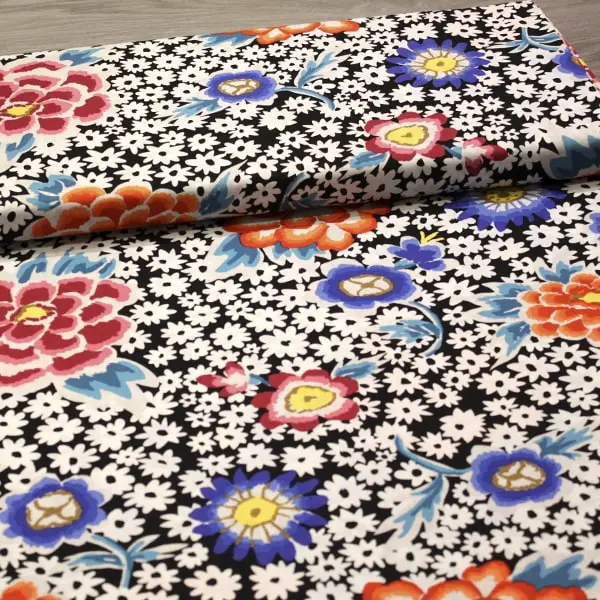 Tela de algodón Kaffe Fassett Charlotte Contr con lunares y flores de 110cm - Vista del lomo enrollado