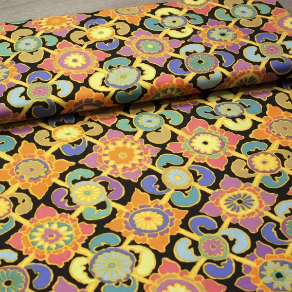 Tejido de algodón Kaffe Fassett Tudor Multi con mandalas y flores de 110cm - Vista del lomo enrollado