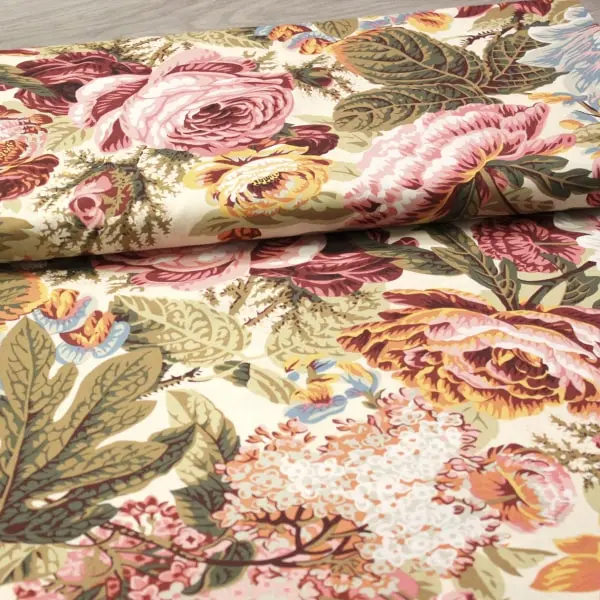 Tejido de algodón Kaffe Fassett Floral Burst Natu con pájaros y flores de 110cm - Vista del lomo enrollado