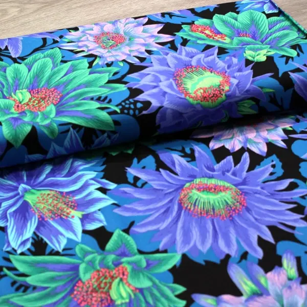 Tela de algodón Kaffe Fassett Cactus Cool con diseño floral sobre negro de 110cm - Vista del lomo enrollado