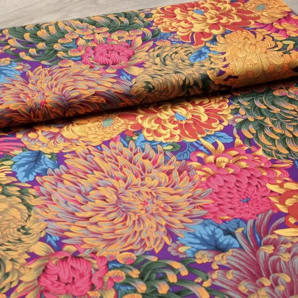 Algodón patchwork Kaffe Fassett Hokusai Hot estampado de flores rojas y rosas 110cm - Vista del lomo enrollado