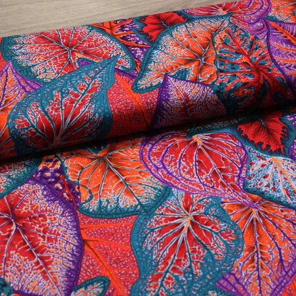 Tejido de algodón Kaffe Fassett Caladiums Red con flores y hojas rojas de 110cm - Vista del lomo enrollado