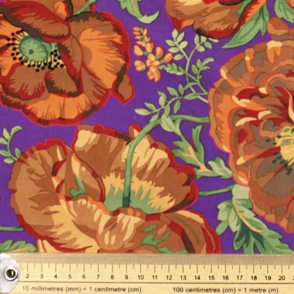 Algodón patchwork Kaffe Fassett Dorothy Brown con flores en tonos marrones de 110cm - Detalle de la textura y escala de medida