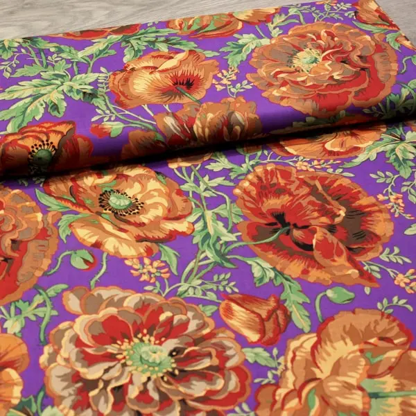Algodón patchwork Kaffe Fassett Dorothy Brown con flores en tonos marrones de 110cm - Vista del lomo enrollado
