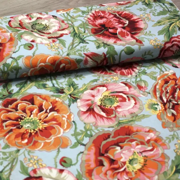 Tela de algodón Kaffe Fassett Dorothy Natural con flores fondo beige y azul de 110cm - Vista del lomo enrollado