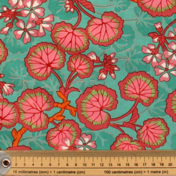 Estampado floral verde en tela algodón Kaffe Fassett Geraniums Ducke de 110cm - Detalle de la textura y escala de medida