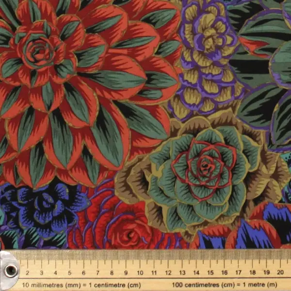 Tela de algodón Kaffe Fassett House Leeks Dark con mandalas morados y fucsia de 110cm - Detalle de la textura y escala de medida