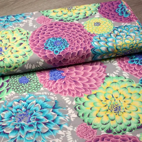 Estampado geométrico floral malva en tela algodón Kaffe Fassett Flora Mauve de 110cm - Vista del lomo enrollado