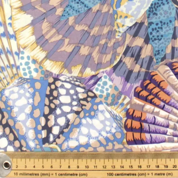 Estampado de mariposas y conchas en tela algodón Kaffe Fassett Sailor Valentine 110cm - Detalle de la textura y escala de medida