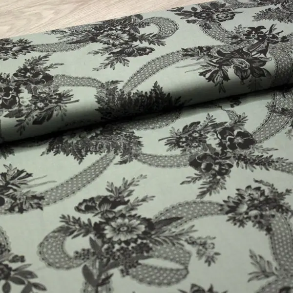 Floral Lace, Tela de Paula Barnes con fondo verde y dibujos florales en color negro  — vista 3