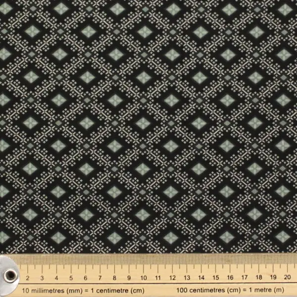 Petal Lace, Tela de Paula Barnes con fondo negro y dibujos geométricos en verde  — vista 2