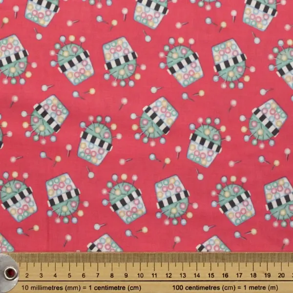 Alfileteros Coral, Tela estampada con alfileteros de diferentes colores sobre fondo coral — vista 2