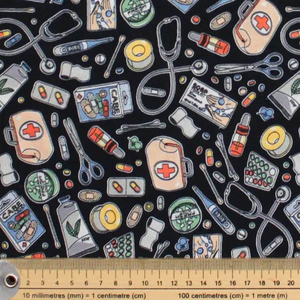 Equipo Enfermera, Los utensilios típicos de  enfermería: termómetros, tiritas, pastillas... — vista 2