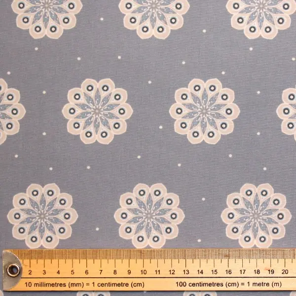 Flor Azul, Fondo gris azulado con flor blanca — vista 2