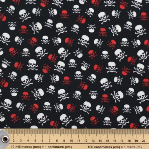 Calaveras, Calaveras en blanco y rojo sobre un fondo negro — vista 2