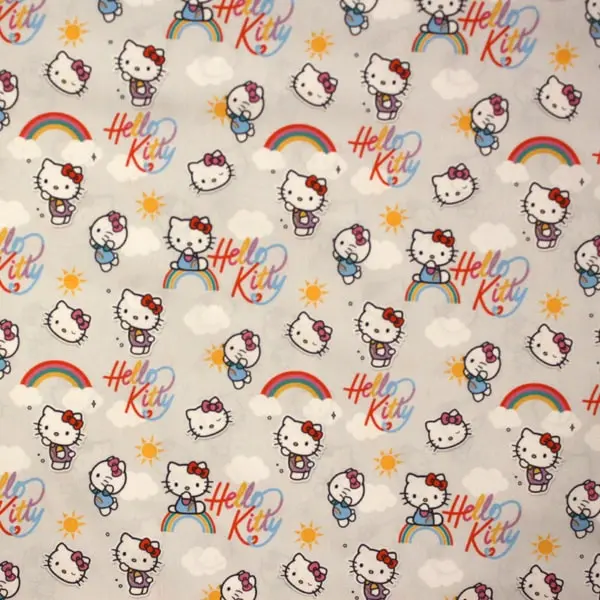 Kitty Arcoíris, La gatita Hello Kitty sobre gris perla y nubes blancas — vista 1