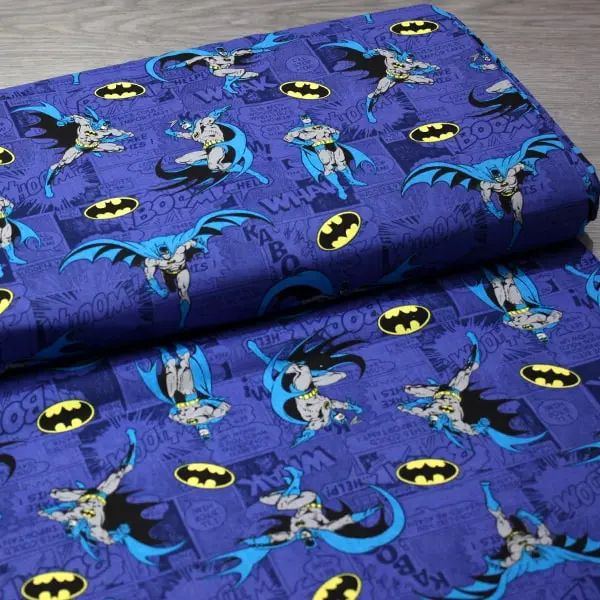 Batman Azul, Imágenes de Batman y su logo sobre comic tintado en azul — vista 3