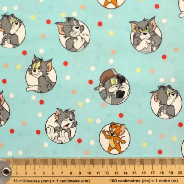 Tom & Jerry, Momentos del gato Tom y el ratón Jerry sobre fondo azul claro — vista 2